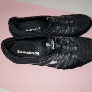 Skechers Women's Black Casual Shoes Size 11M NWOT